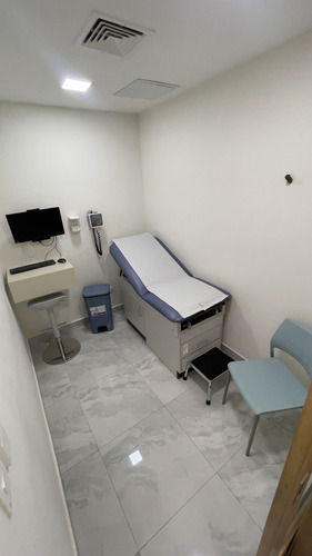 Local De Consultorio Médico, Alquiler O Venta Torre Kp