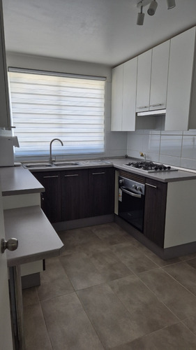 Arriendo Hermosa Casa En Condomino Buin