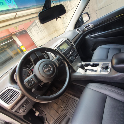 Jeep Grand Cherokee Laredo 4x4 3.6cc