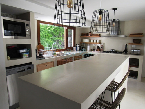 Casa En Alquiler En Península.- Ref: 6075