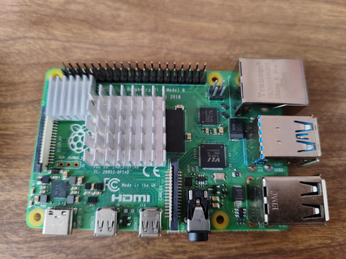 Mega Kit Raspberry Pi 4b + 4gb Ram + Pantalla 3.5 + Cargador