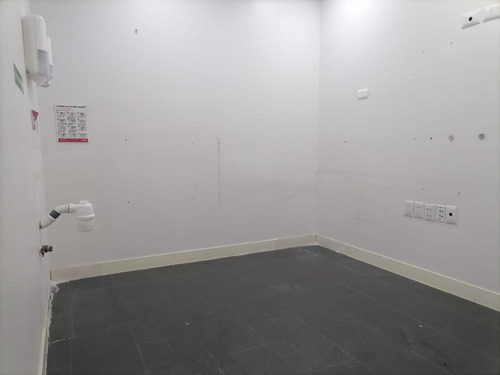 Local Comercial Edificio Medico Alcantara 70 Mt2