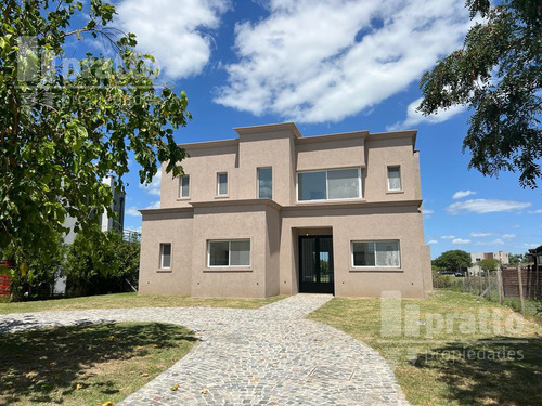 Casa En Venta De 4 Dormitorios En El Cantón Norte