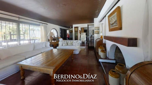 Exclusiva Y Hermosa Casa Ideal Para Vivir Todo El Año En Punta Del Este- Ref: 364
