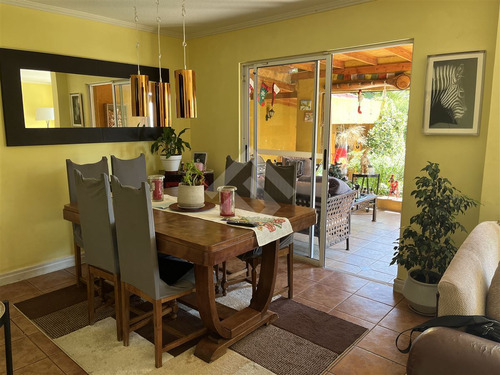 Casa En Venta De 6 Dorm. En La Florida