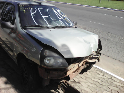 Imagem 9 de 12 de Sucata De Veículo Clio Hatch 1.0 16v Potor Câmbio Peças