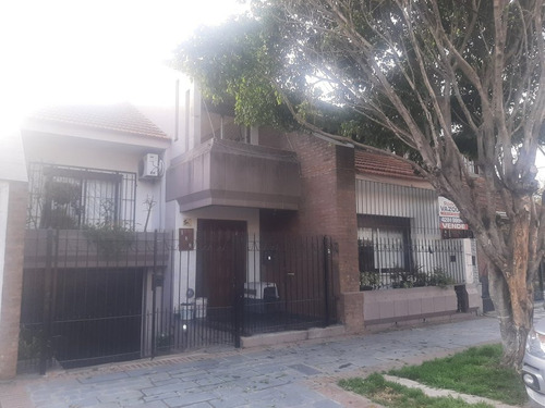 Imagen 3 de 24 de Liniers 188, Hermoso Chalet De 2 Plantas