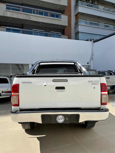 Imagen 10 de 14 de Toyota Hilux 2013 3.0 Cd Srv Cuero I 171cv 4x4 4at