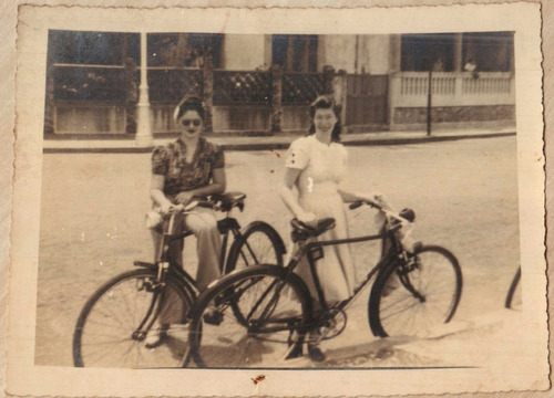 Fotografia Antiga Jovem E Suas Bicicletas 1942