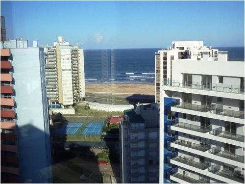 Venta De Apartamento 3 Dormitorios En Playa Brava