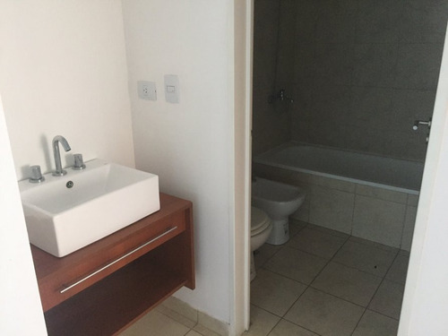 Imagen 9 de 12 de Venta - Departamento 2 Ambientes Con Cochera Acepta Lote En Parte De Pago!
