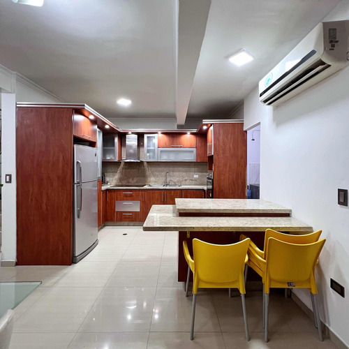 Amplio Townhouse De 3 Niveles En Residencias La Romanza