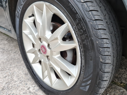 Imagem 5 de 9 de Fiat Punto Essence 1.6 Flex 2011