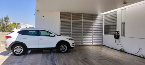 Residencia En Zona Exclusiva Coto Al Norponiente De La Ciudad De Aguascalientes De Un Nivel Y 4 Recamaras Canchas, Alberca Todas Las Amenidades En 610 Mts De Terreno Y 380 Mts De Construcción