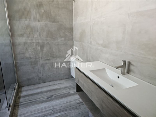 Casa En Venta De 5 Dorm. En Colbún