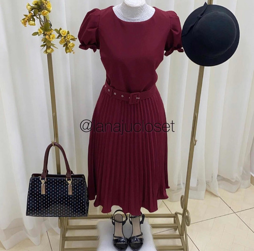 Imagem 6 de 10 de Vestido Midi Plissado Com Cinto Marsala