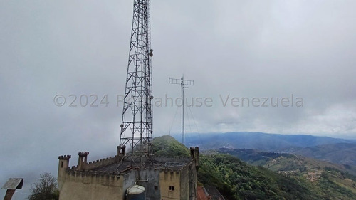 Exclusiva Empresa En El Area De Telecomunicaciones, Con Torre A 2006 Mts De Altura En Un Terreno De 870m2, En El Junquito, Urb Alto Irapa, Mls#24-20005
