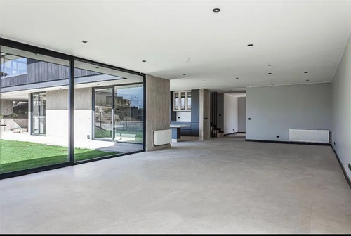 Casa En Condominio En Arriendo En Lo Barnechea