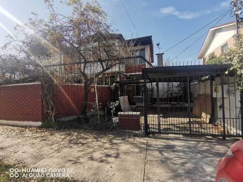 Se Vende Casa En Ñuñoa De 210m2,4d,3b,2e (101315)