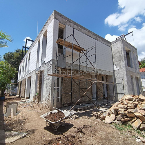 Ms: 24-20664 Vendemos Casa Nueva En Construcción En Altamira. A=530m2, 4h, 7b, 6p.