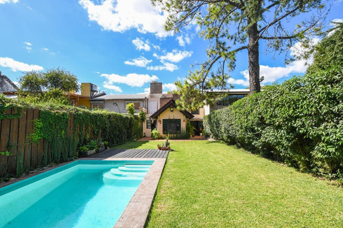 Casa De 3 Dormitorios En Venta Con Pileta Y Quincho Fisherton