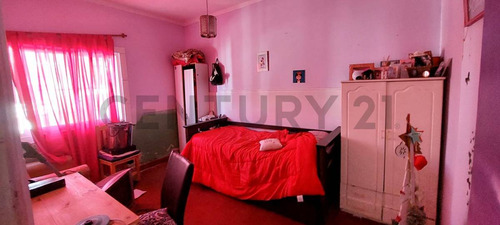 Pse Vende De Casa Interna, Sobre Av 7 De Marzo, Santo Tome, Dos Dormitorios, Living, Cocina-com...