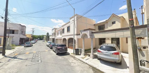 Casa De 2 Niveles Cerca De Walmart