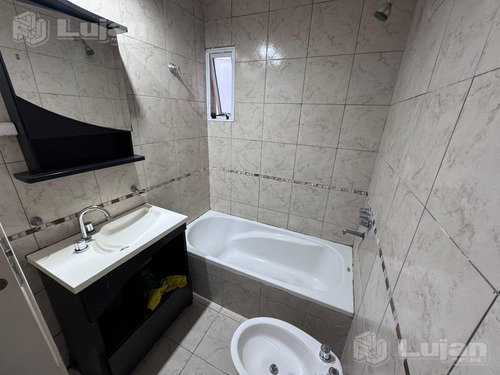 Cañada De Gómez Al 1700. Ph En Dúplex De 3 Amb Con Patio Y Dos Baños.
