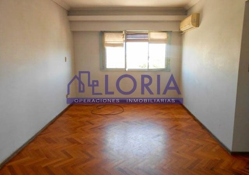 Imagen 2 de 19 de 4 Ambientes - 2 Baños - Muy Luminoso.-
