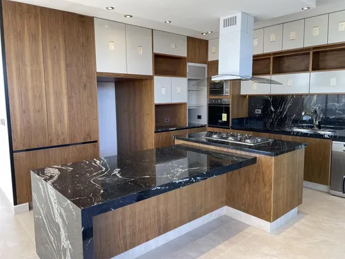 Casa Con 4 Recámaras, Una En Planta Baja, Privada Con Alberca. Lomas Del Campanario Norte