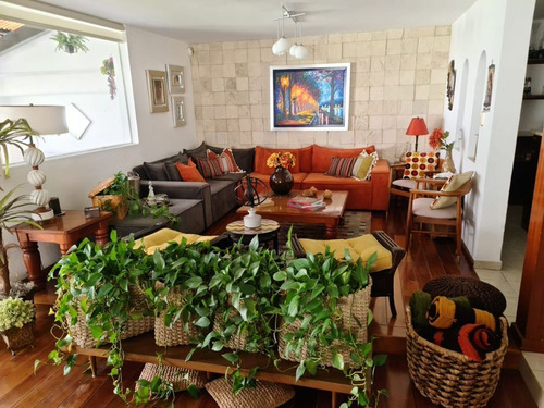 Se Vende Residencia En Carretas, Super Cétrica, De Super Lujo !!