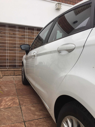 Imagen 5 de 10 de Ford Fiesta Kinetic Desing Se 1.6 120cv