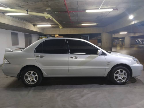Imagen 4 de 9 de Mitsubishi Lancer