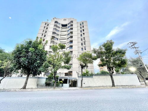 Apartamento En Venta En Av Los Abogados Barquisimeto Con 3 Habitaciones Y 2 Baños, Cocina Italiana Moderna De Concepto Abierto, Piso De Porcelanato Y Terraza Con Vista Panorámica Gabriela C