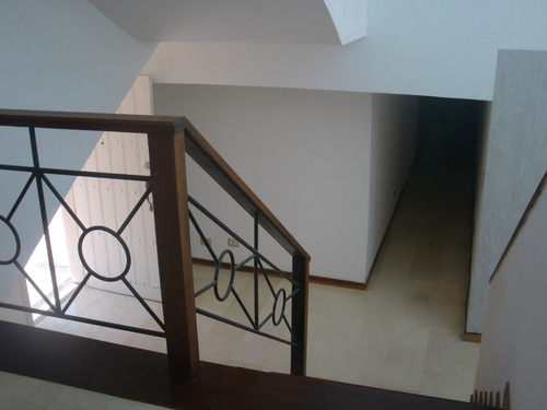 Lomas De Chuao Espectacular Casa Calle Privada Vigilancia Piso Y Escaleras De Mármol Area Verde 4 Puestos De Estacionamientos