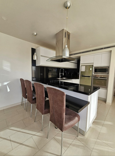 Moderno Apartamento En Punta Pacifico
