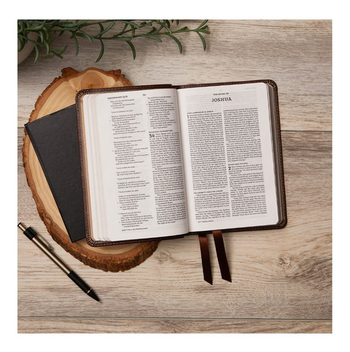 Imagen 6 de 9 de Biblia En Inglés New King James Deluxe Tamaño Compacto Rojo