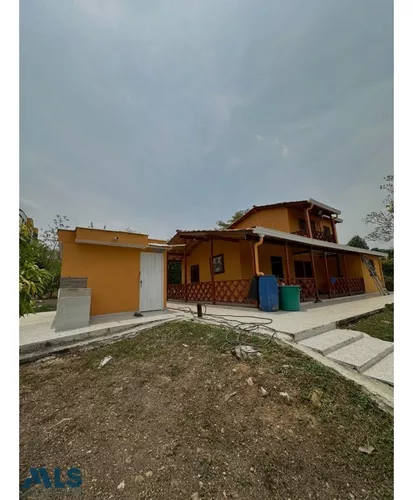 Zona Verde Y Espacio Para En Futuro Construir Pisc...(mls#248454)