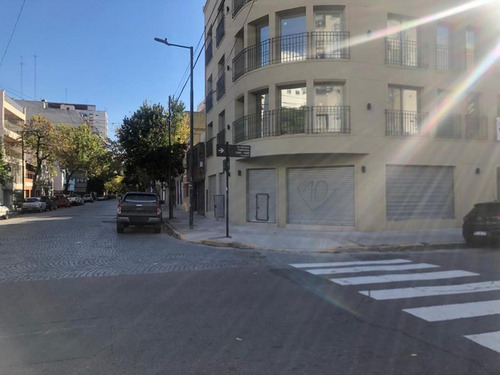 ¡excelente Local Comercial Vidriado A Estrenar!
