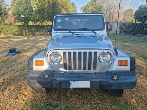 Imagen 2 de 11 de Jeep Wrangler 4.0 Hard Top Sport