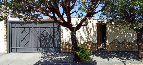 Imagem 1 de 6 de Venda De Casas / Padrão Na Cidade De Araraquara 10686
