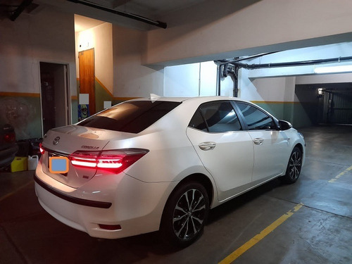 Imagen 5 de 16 de Toyota Corolla Motor 1.8 Seg Cvt Full 4 Puertas Blanco 2017