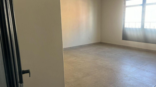 Local O Oficina Comercial En El Centro, Lagos De Moreno, Jal. Uso Comercial