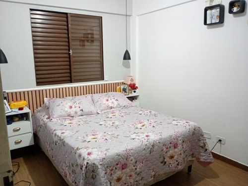 Apartamento Com 2 Quartos,sala,cozinha E Banheiro + Garagem