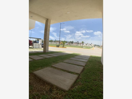 Imagen 2 de 12 de Casa Sola En Venta Priv. Res. Monte Novo Con Alberca Y Áreas Verdes. 3 Recámaras.