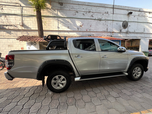 Mitsubishi L200 2.4 Cabina Doble 4x2 Mt