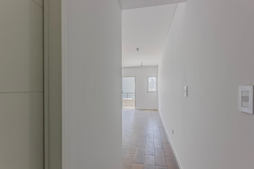 Venta Departamento Con Balcón En Lanús Este, A Mts De 9 De Julio