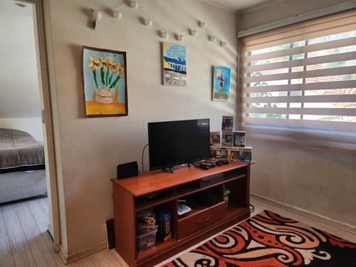 Casa En Venta De 3 Dorm. + Servicio En Colina
