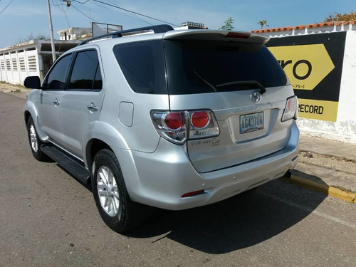 Imagen 4 de 14 de Toyota Fortuner 4x4