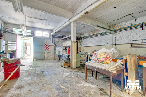 Galpón De 500m2 Con Tres Oficinas Y Vestuarios - Olivos